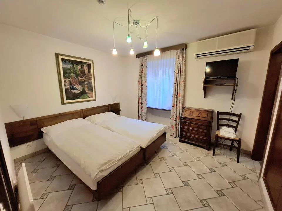Residenza storica con 20 camere nel cuore di Intragna – abitare, os... – Foto 8 von 14