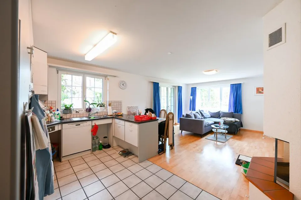 Charmantes Zuhause mit Cheminée und Balkon – Foto 4 von 7