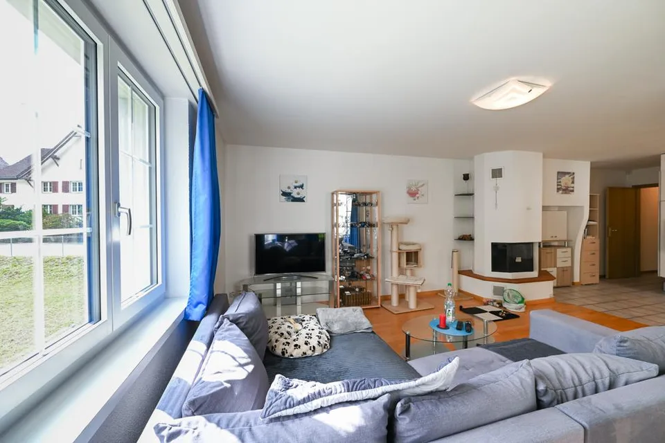 Charmantes Zuhause mit Cheminée und Balkon – Foto 3 von 7