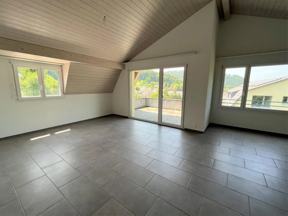 Grosszügige 3,5-Zimmer-Dachwohnung mit Balkon an erhöhter Lage – Foto 3 von 16