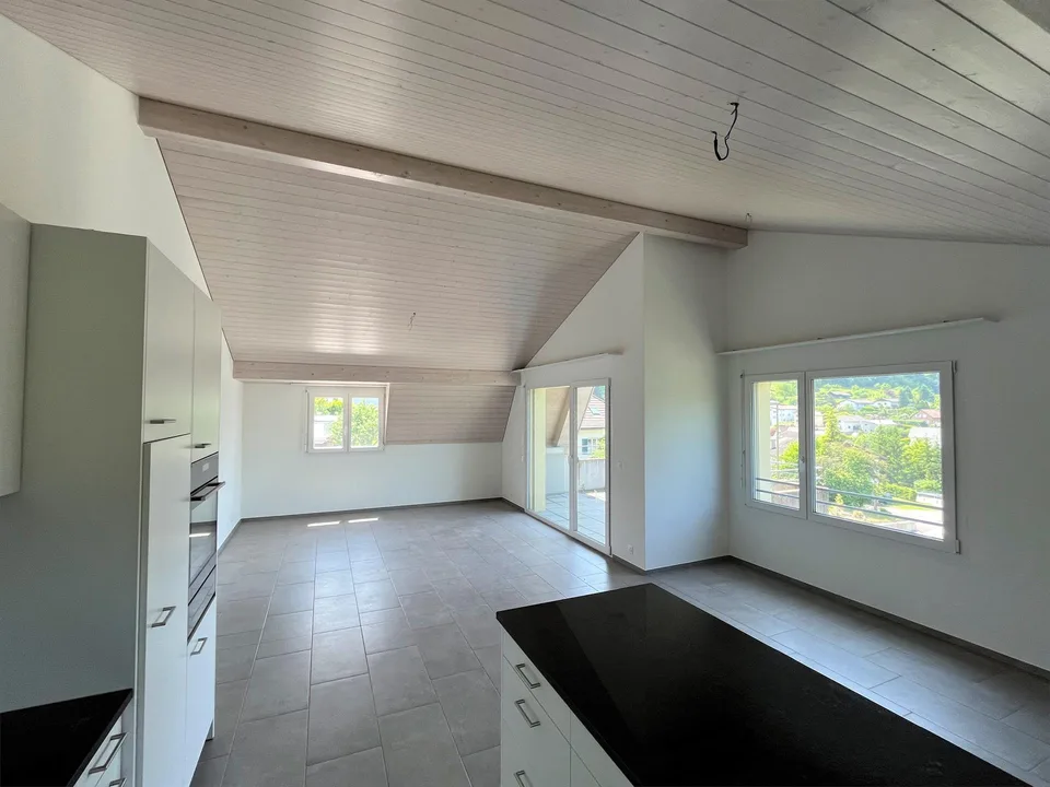 Grosszügige 3,5-Zimmer-Dachwohnung mit Balkon an erhöhter Lage – Foto 2 von 16