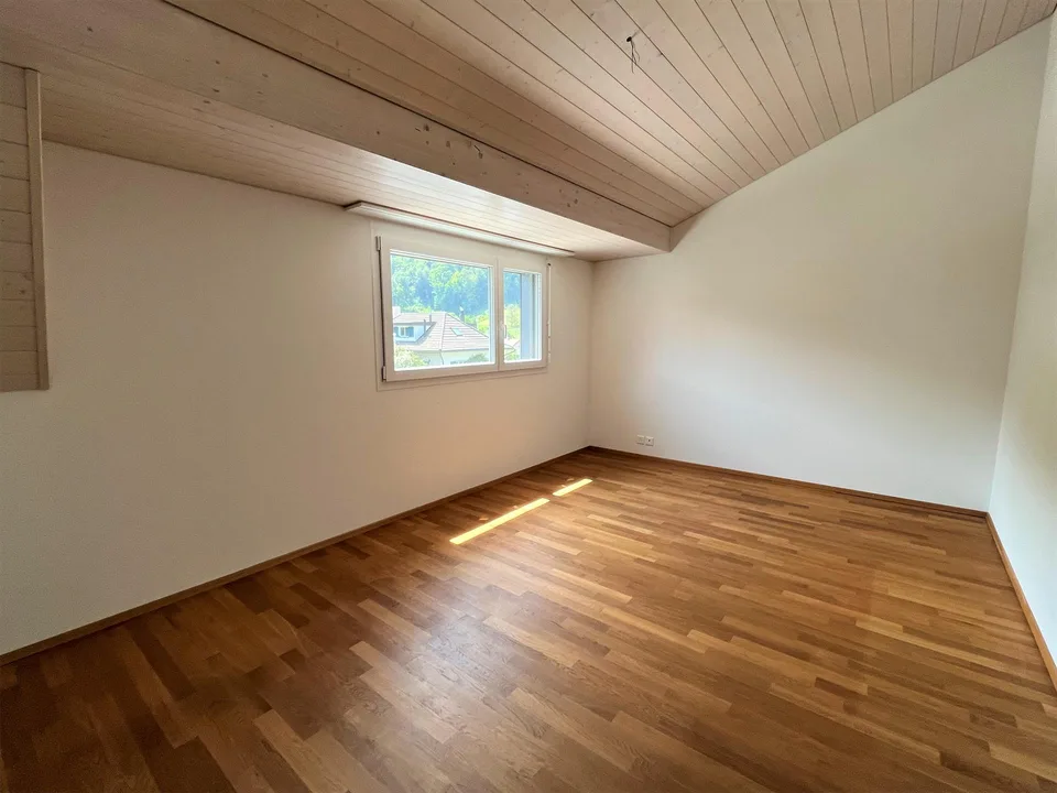 Grosszügige 3,5-Zimmer-Dachwohnung mit Balkon an erhöhter Lage – Foto 9 von 16