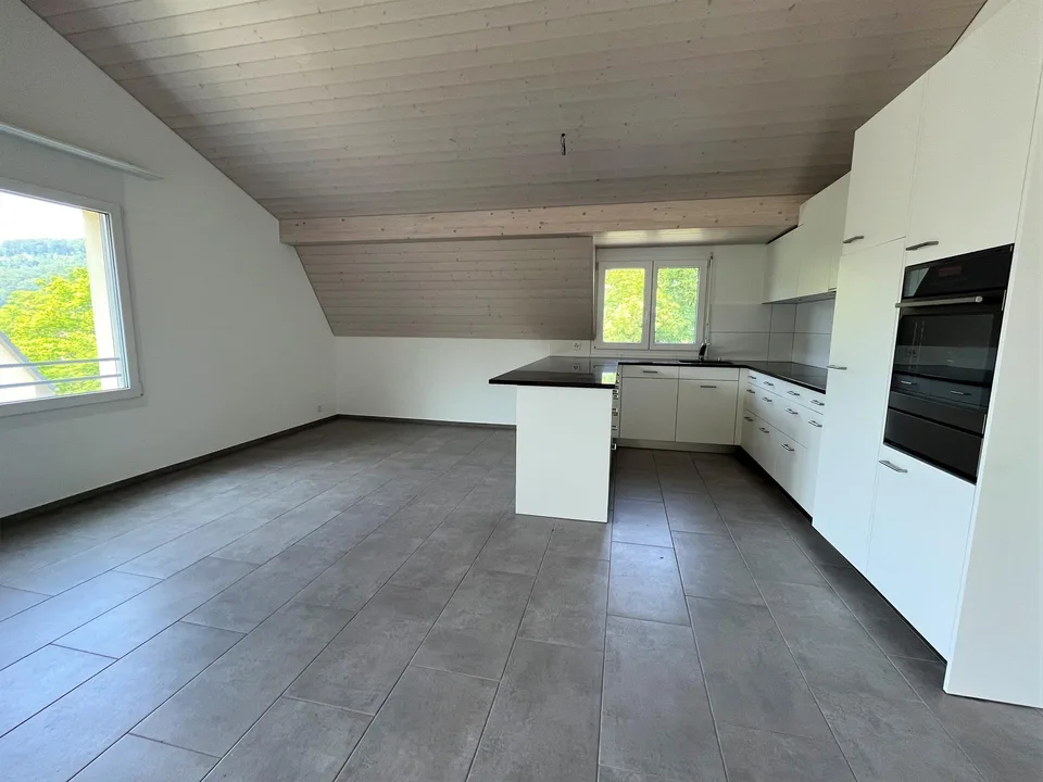 Grosszügige 3,5-Zimmer-Dachwohnung mit Balkon an erhöhter Lage – Foto 4 von 16
