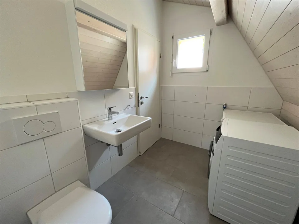 Grosszügige 3,5-Zimmer-Dachwohnung mit Balkon an erhöhter Lage – Foto 11 von 16