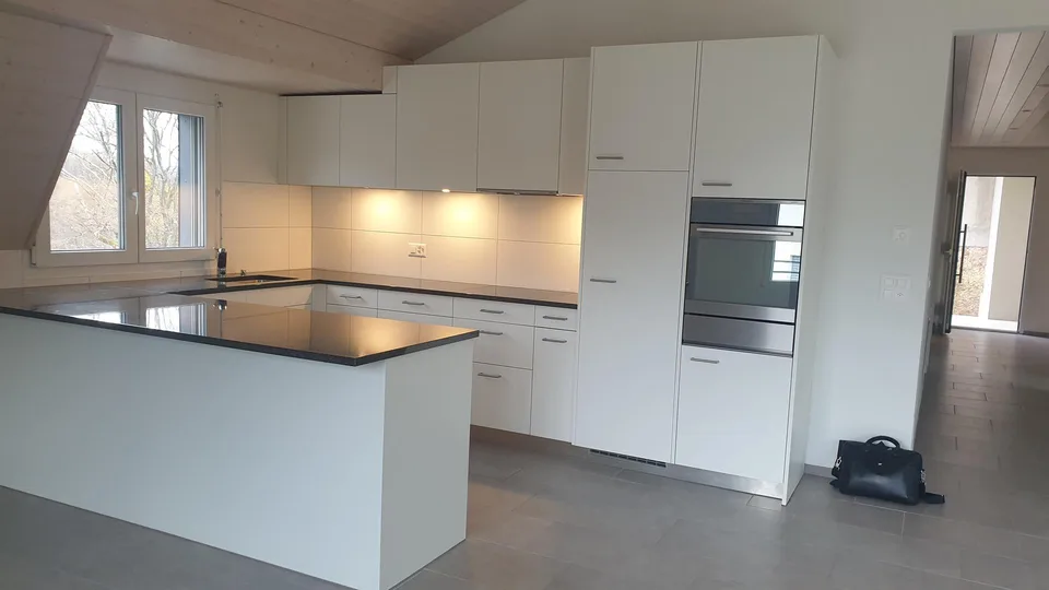 Grosszügige 3,5-Zimmer-Dachwohnung mit Balkon an erhöhter Lage – Foto 6 von 16