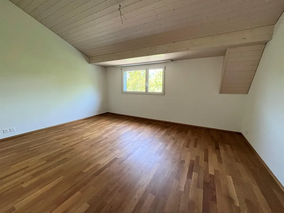 Grosszügige 3,5-Zimmer-Dachwohnung mit Balkon an erhöhter Lage – Foto 10 von 16