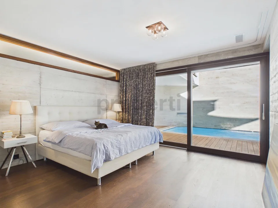 Exklusive Terrassenwohnung mit Blick ins Grüne und auf die Limmat, eine Oase mit privatem Pool und grosszügigen Räumlichkeiten – Foto 5 von 27