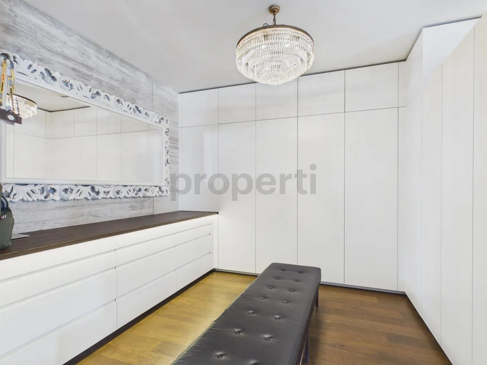 Exklusive Terrassenwohnung mit Blick ins Grüne und auf die Limmat, eine Oase mit privatem Pool und grosszügigen Räumlichkeiten – Foto 7 von 27