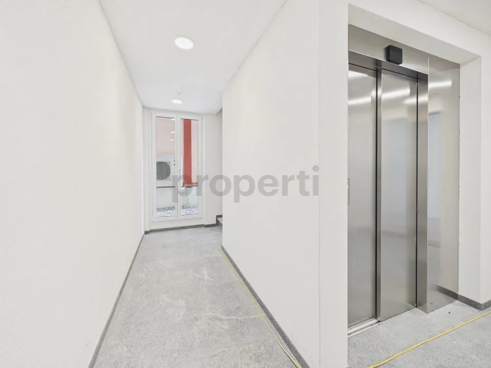 Spazi Luminosi, Finiture di Alta Qualità, Costruzione Sostenibile & Contesto Servito! // Lichtdurchflutete Räume, Hochwertiger Ausbau, Nachhaltige Bauweise & Gute Lage! – Foto 16 von 18