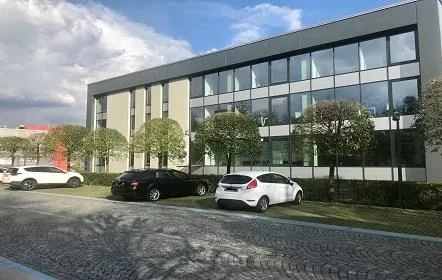 UFFICIO LUMINOSO CON SOPPALCO E INGRESSO INDIPENDENTE – STABIO – foto 2 di 2