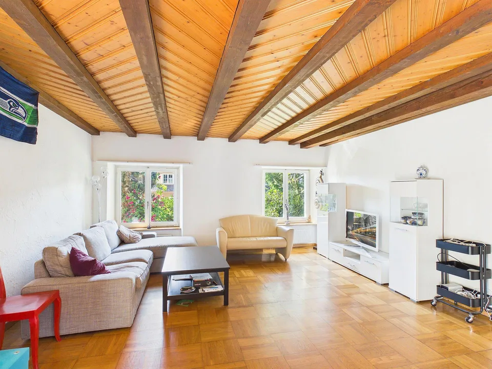 Freistehendes Zuhause mit Charme und Entwicklungspotenzial – Foto 4 von 13