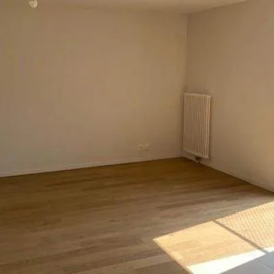 Schönes 1-Zimmer-Apartment in einem vollständig renovierten Gebäude – Foto 4 von 5