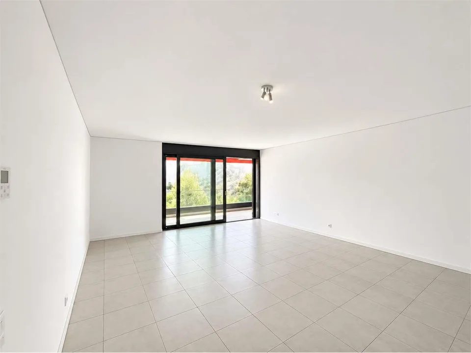 Vacallo: helles 3.5-Zimmer-Wohnung mit großer Terrasse und großen Innenräumen – Foto 5 von 9
