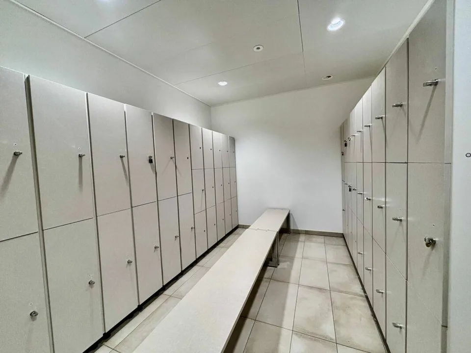 Local commercial de 576m² à louer. – photo 5 sur 7