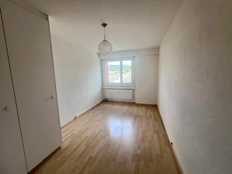 Appartement de rêve de 5,5 pièces avec plan d'étage spacieux et terrasse vous cherche ! – photo 12 sur 26
