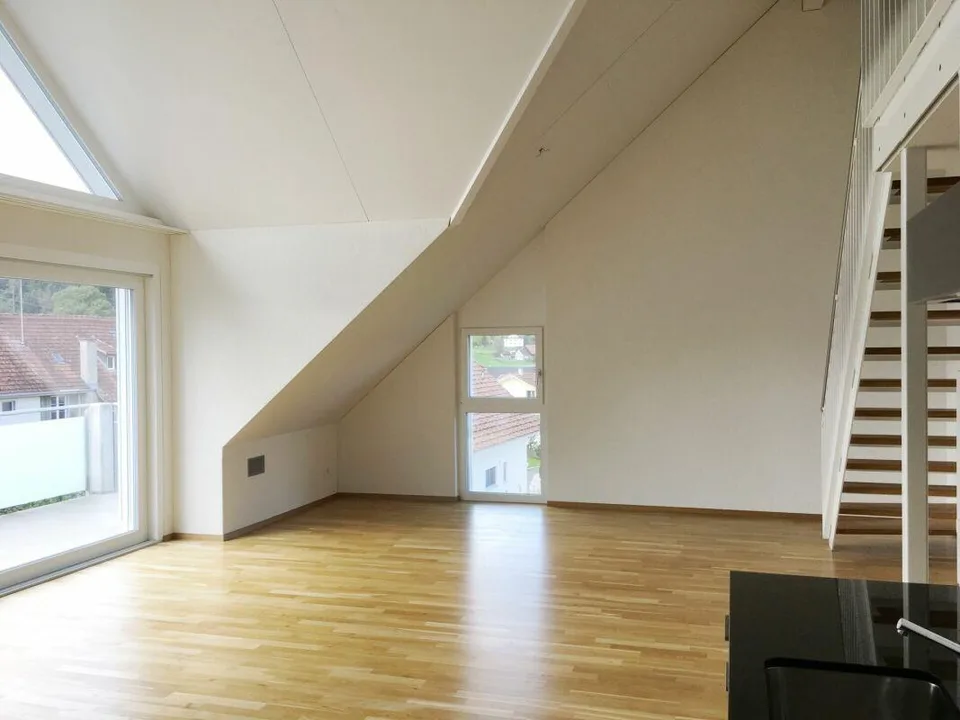 Dreamy 4.5 room maisonette apartment – photo 3 of 9