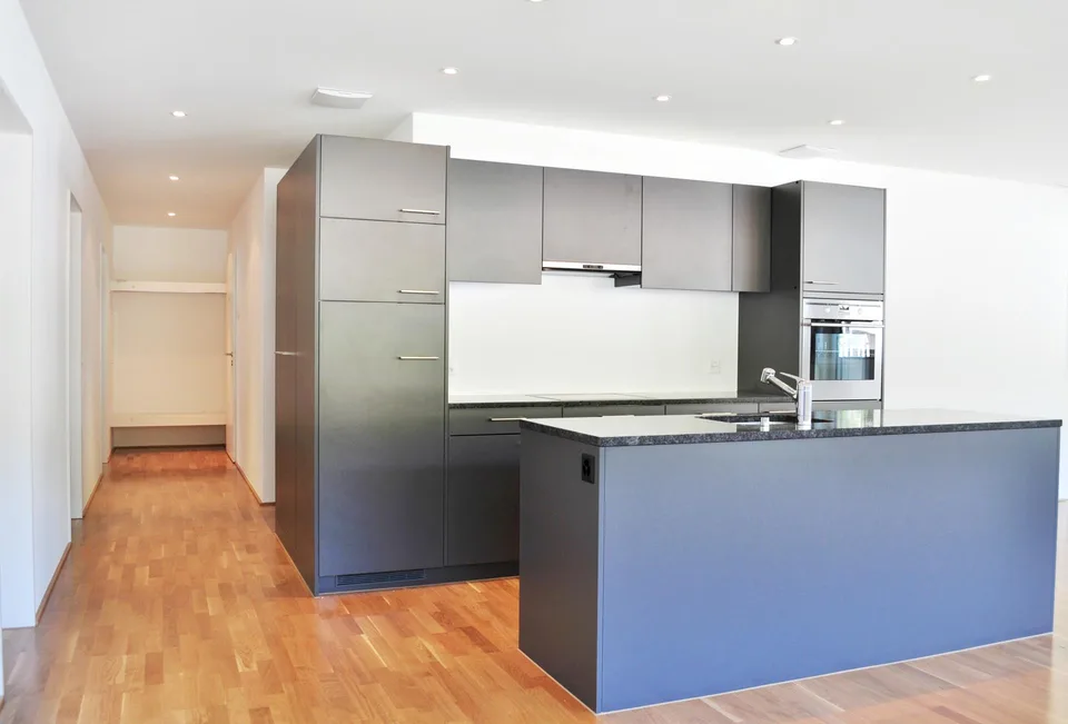 Grosse schöne 4.5 Zimmer-Wohnung zu vermieten – photo 2 of 12