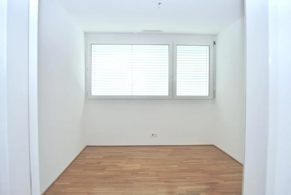 Grosse schöne 4.5 Zimmer-Wohnung zu vermieten – photo 8 of 12