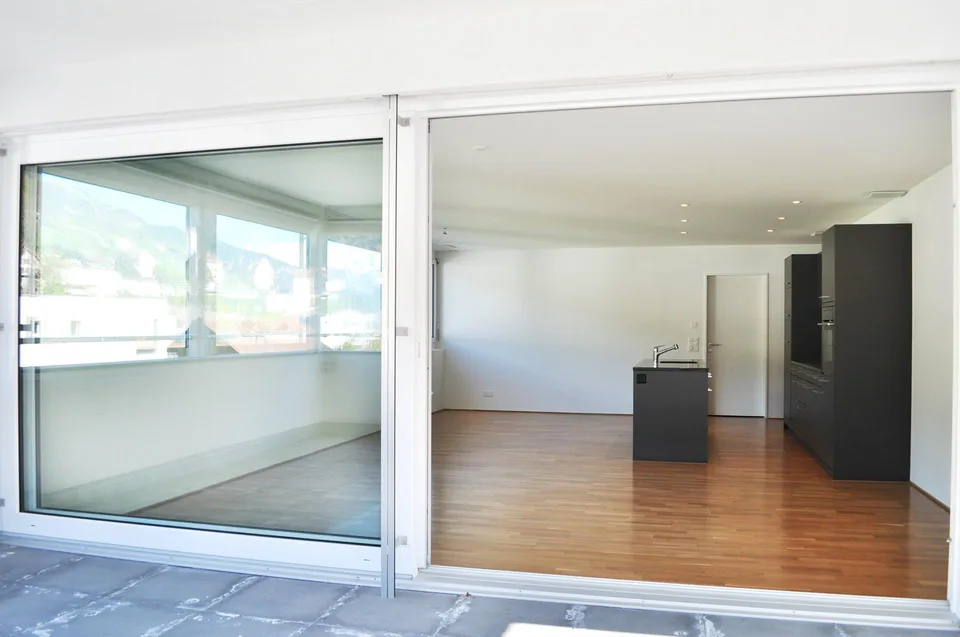 Grosse schöne 4.5 Zimmer-Wohnung zu vermieten – photo 3 of 12