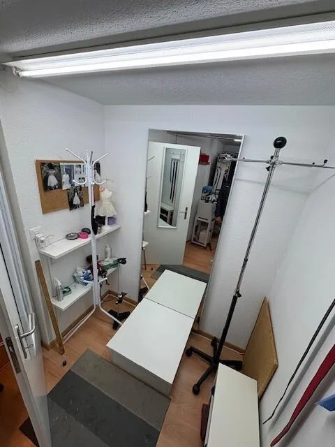 Emplacement commercial central dans le centre du village – photo 5 sur 8