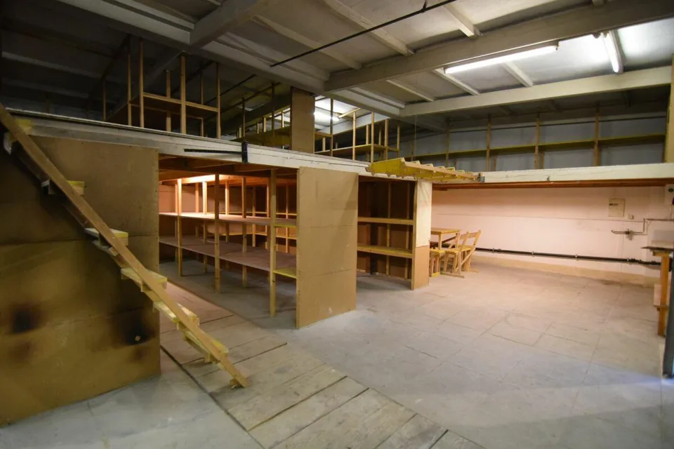 Entrepôt au centre de Neuhausen – photo 3 sur 3