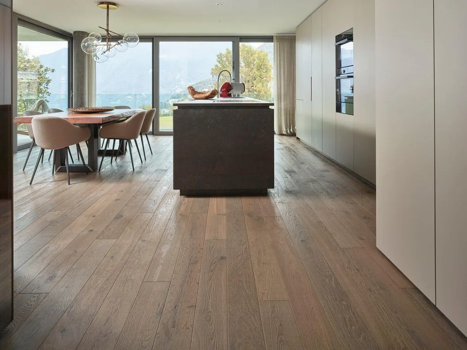ELEGANTE ATTICO CON VISTA LAGO – Foto 2 von 2