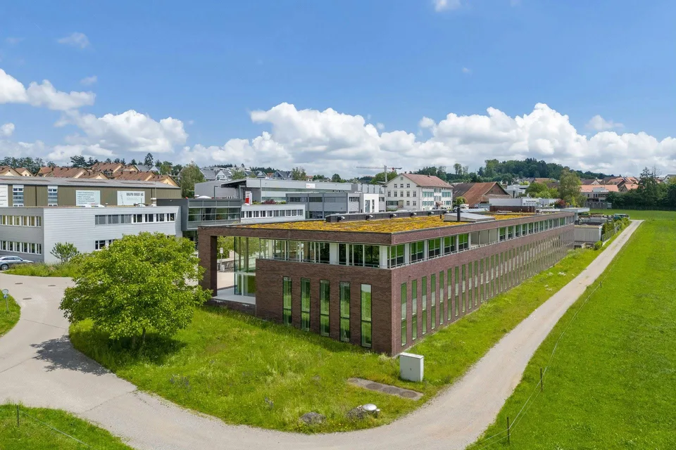 Bâtiment de production et de bureau de haute qualité entre Brüttiseller Kreuz et Winterthur – photo 2 sur 13