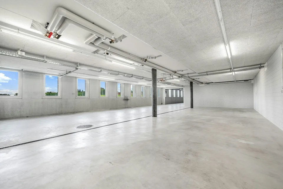 Bâtiment de production et de bureau de haute qualité entre Brüttiseller Kreuz et Winterthur – photo 12 sur 13