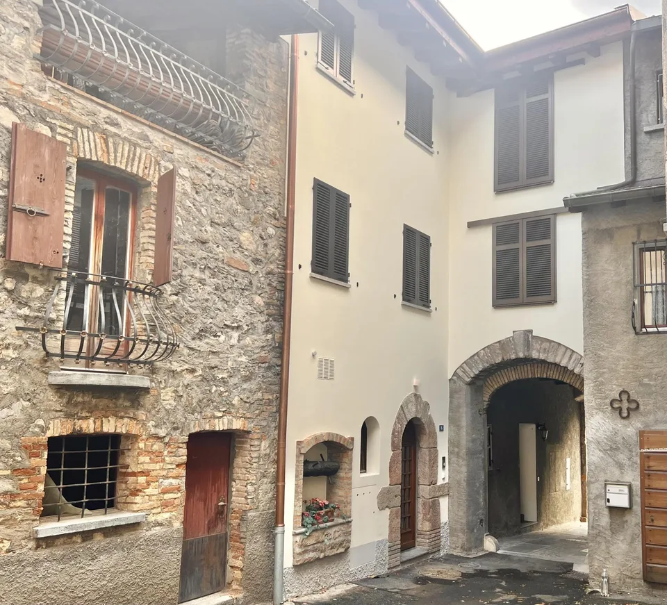 AFFITTASI GRAZIOSO 2.5 LOCALI CON BALCONE A RIVA SAN VITALE – foto 8 di 9
