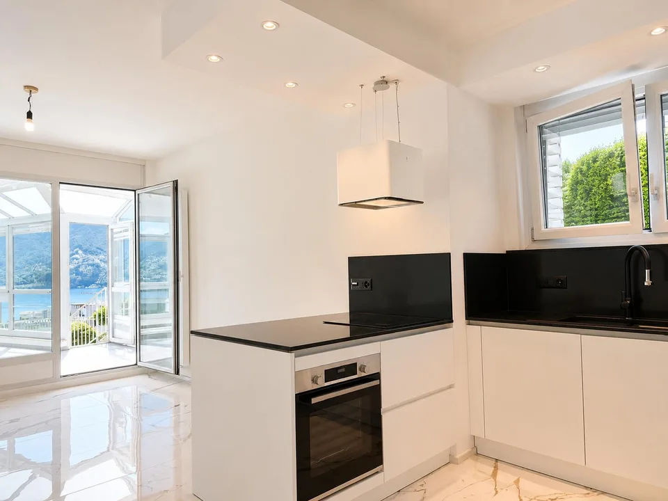 ELEGANTE 4.5 LOCALI CON VERANDA E SCORCIO SUL LAGO A LORETO – foto 2 di 9