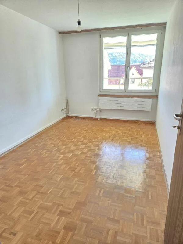 Tolle 3½-Zimmer Wohnung mit zwei Balkonen & Aussenparkplatz – photo 5 sur 9
