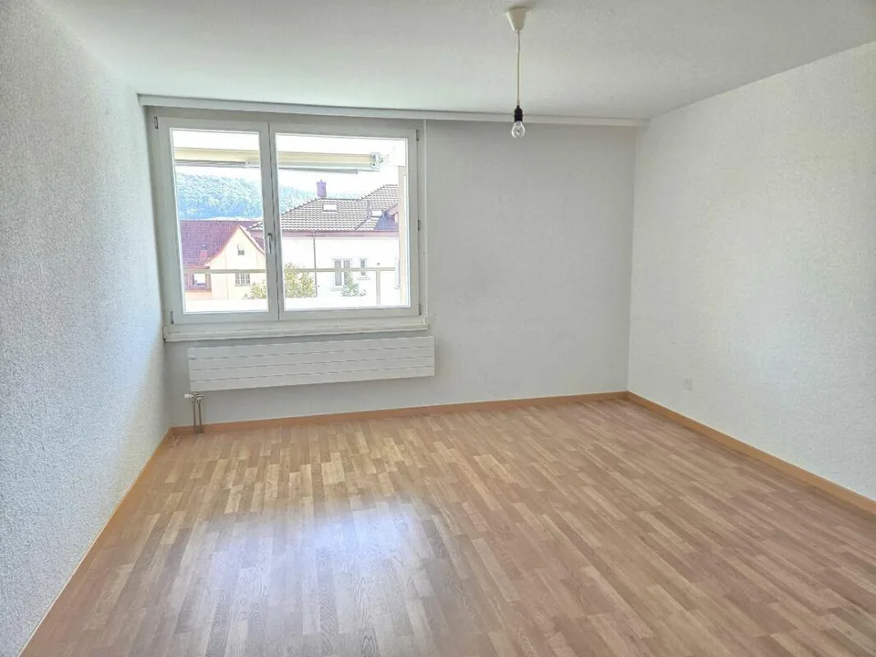 Tolle 3½-Zimmer Wohnung mit zwei Balkonen & Aussenparkplatz – photo 4 sur 9