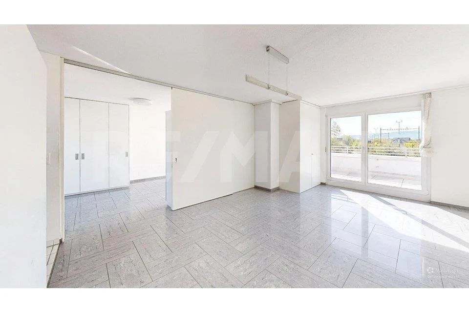 Über den Dächern von Bülach grosszügige 3.5-Zimmer-Attikawohnung mit weitläufiger Terrasse – Foto 3 von 5