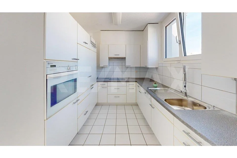 Über den Dächern von Bülach grosszügige 3.5-Zimmer-Attikawohnung mit weitläufiger Terrasse – Foto 2 von 5