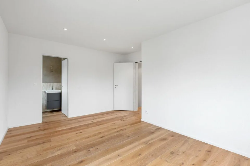 Hochwertige Doppelhaushälfte mit Garten und zwei Abstellplätzen in der Tiefgarage an ruhiger Lage – Foto 11 von 17