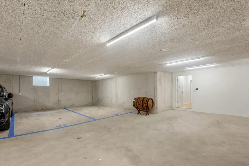 Hochwertige Doppelhaushälfte mit Garten und zwei Abstellplätzen in der Tiefgarage an ruhiger Lage – Foto 15 von 17
