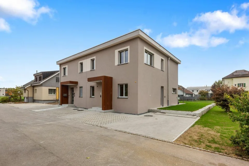 Hochwertige Doppelhaushälfte mit Garten und zwei Abstellplätzen in der Tiefgarage an ruhiger Lage – Foto 16 von 17