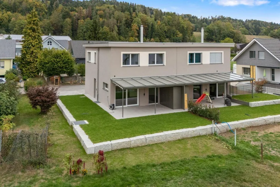 Hochwertige Doppelhaushälfte mit Garten und zwei Abstellplätzen in der Tiefgarage an ruhiger Lage – Foto 14 von 17