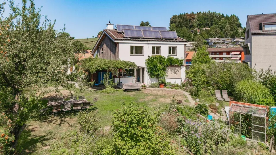 Freistehendes 8-Zimmer-Einfamilienhaus mit unverbaubarer Alpsteinsicht – Foto 3 von 14