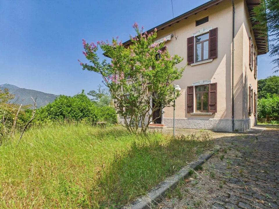 Villa a Pedrinate con ampio giardino privato di 601mq – Foto 8 von 9