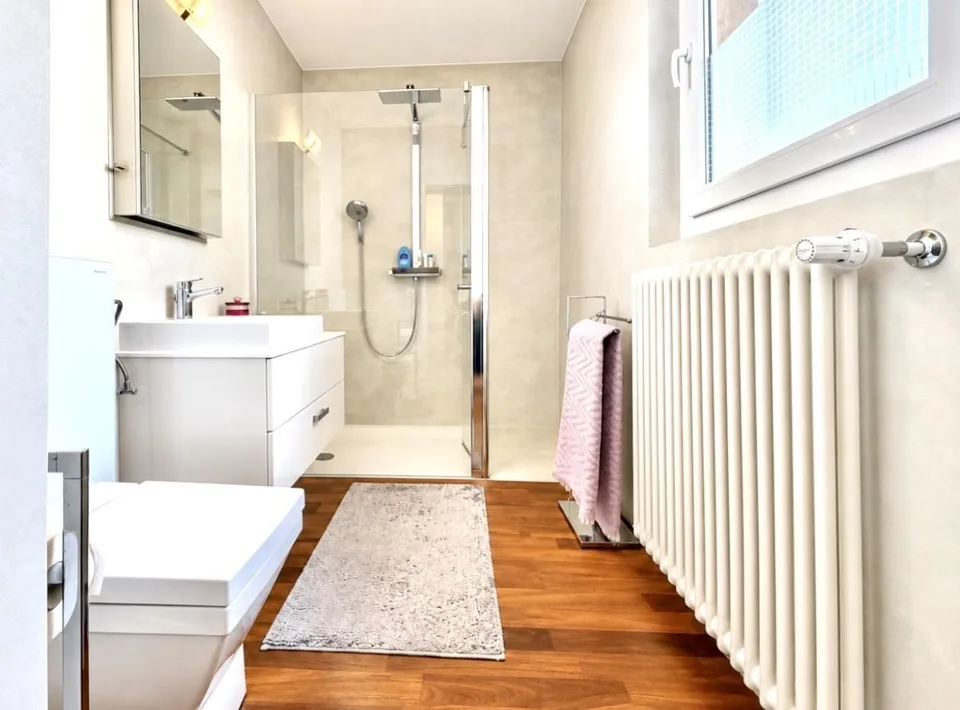 3 Zimmer-Wohnung im Dachgeschoss mit schöner Seesicht / appartament... – Foto 10 von 19