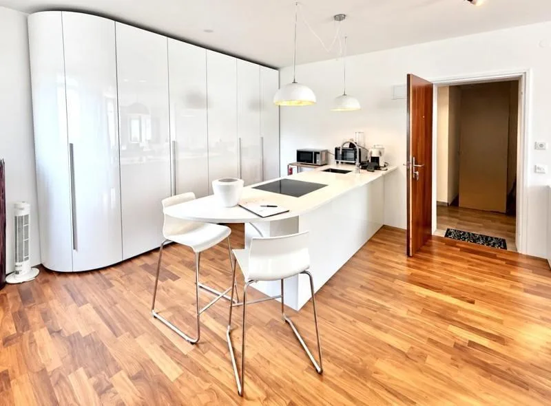 3 Zimmer-Wohnung im Dachgeschoss mit schöner Seesicht / appartament... – Foto 5 von 19