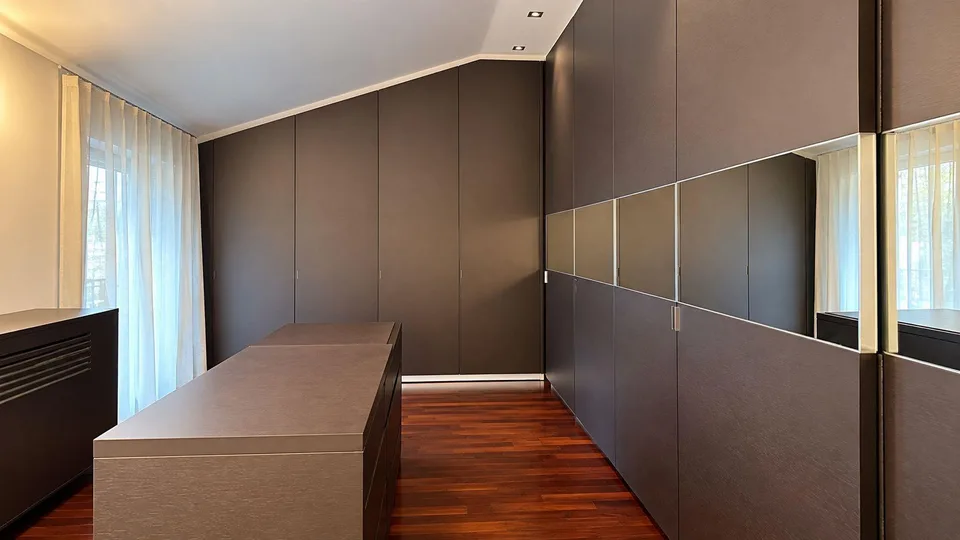 Spazio, design e comfort: duplex di oltre 160 m² a Chiasso – Foto 9 von 11