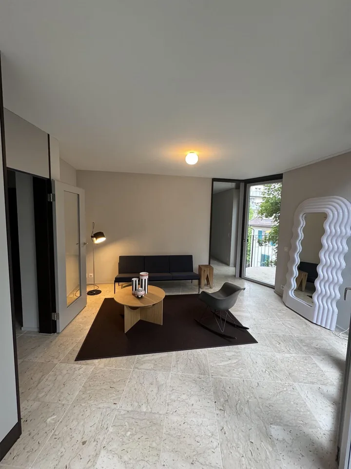 Charmante 3.5 -Zimmerwohnung in den Baumkronen Nähe Milchbuck – Foto 2 von 9