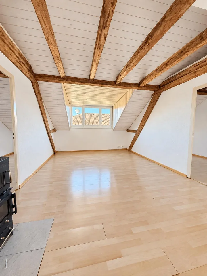Charmante Dachgeschosswohnung an der Maihofstrasse – Foto 2 von 5