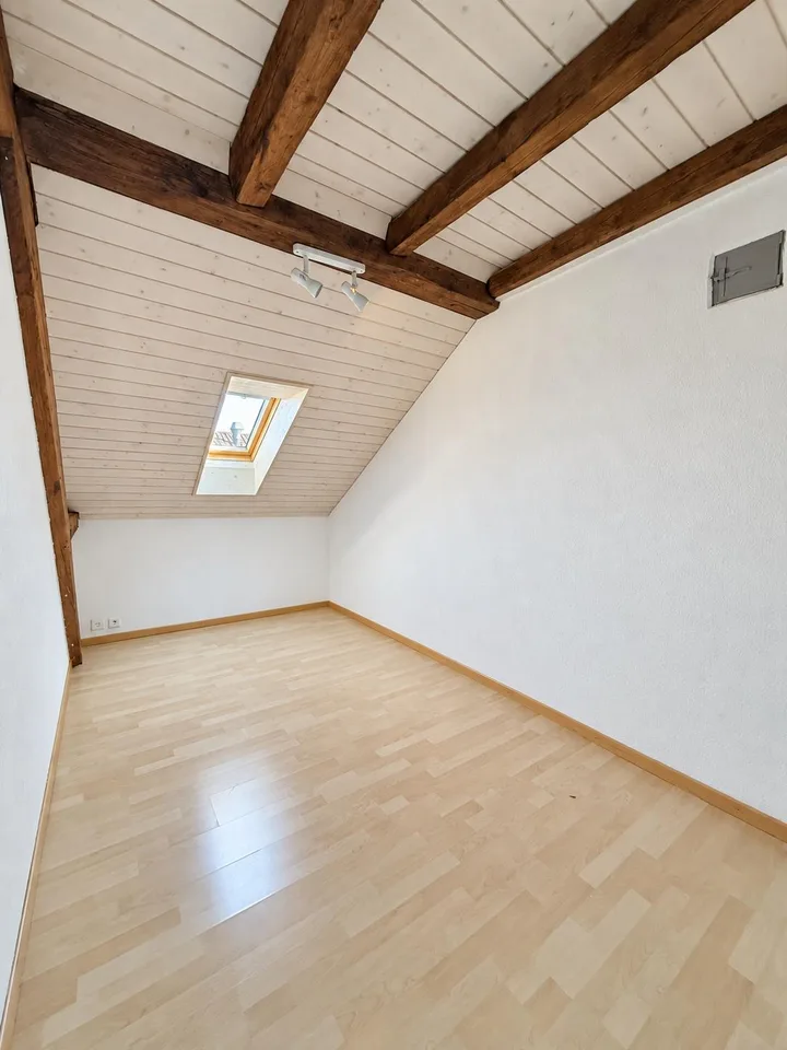 Charmante Dachgeschosswohnung an der Maihofstrasse – Foto 4 von 5