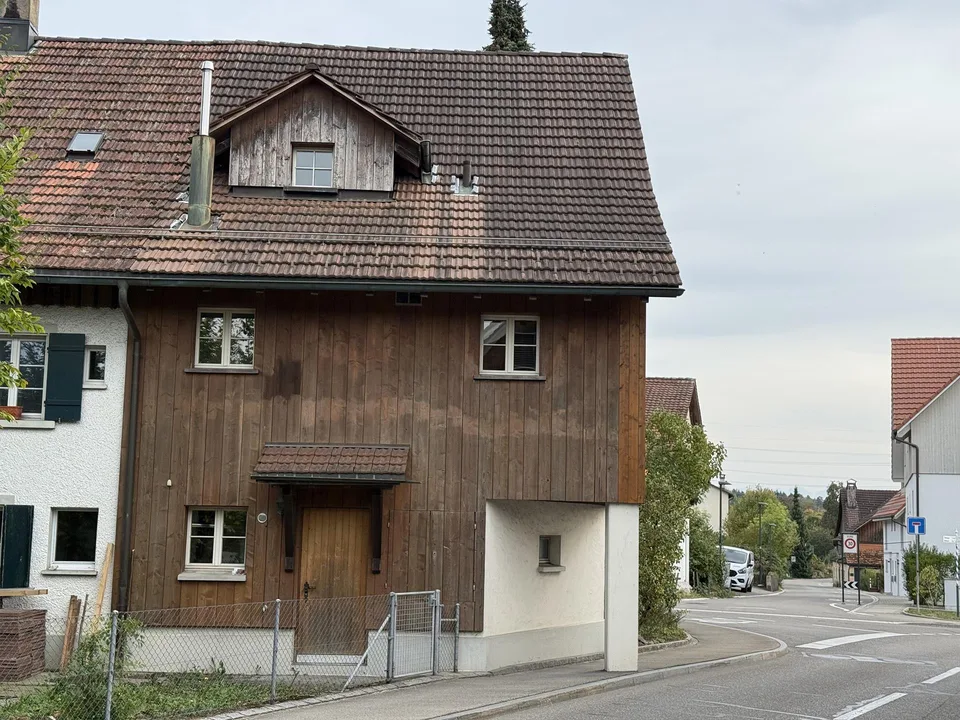 Grosser 3.5 Zimmer Hausteil / Wohnung mit Garage und PP zu vermieten – Foto 2 von 23