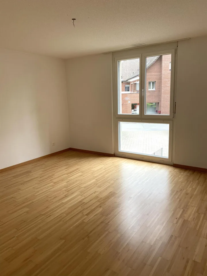 4.5-Zimmer-Gartenwohnung an zentraler Lage in Reinach – Foto 3 von 9
