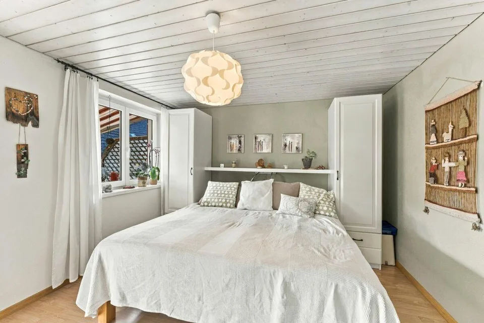 Grosszügiges Wohnhaus mit vielseitigem Nutzungspotenzial! – Foto 8 von 14