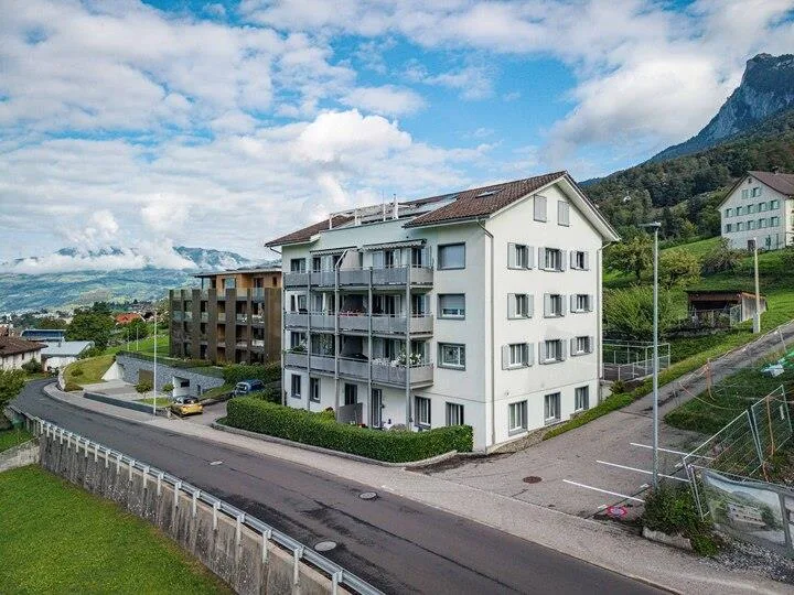RENDITEOBJEKT MIT 10 WOHNEINHEITEN AM FUSS DER MYTHEN – foto 7 di 8